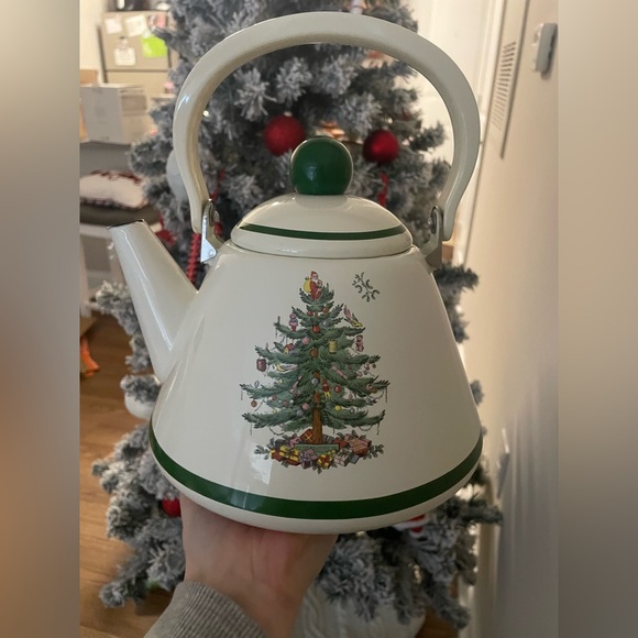 Spode Christmas Tree Kettle - Picture 2 of 7
